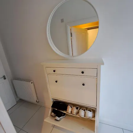 Pensjonat Lovely And Modern Groundfloor 1 Single Bedroom With Netflix, Tea/coffee/biscuits Bristol