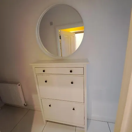 Lovely And Modern Groundfloor 1 Single Bedroom With Netflix, Tea/coffee/biscuits Bristol