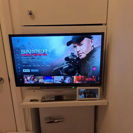 Lovely And Modern Groundfloor 1 Single Bedroom With Netflix, Tea/coffee/biscuits *