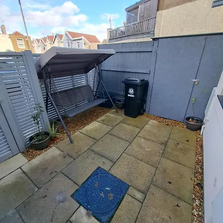 Penzion Lovely And Modern Groundfloor 1 Single Bedroom With Netflix, Tea/coffee/biscuits Bristol