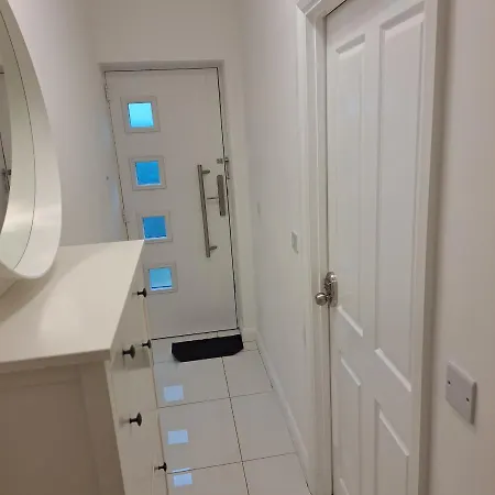 Penzion Lovely And Modern Groundfloor 1 Single Bedroom With Netflix, Tea/coffee/biscuits *