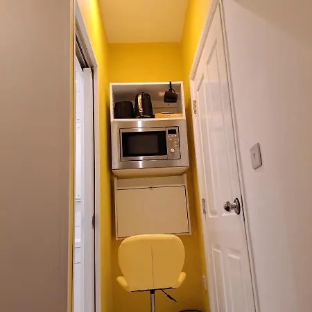 Penzion Lovely And Modern Groundfloor 1 Single Bedroom With Netflix, Tea/coffee/biscuits *