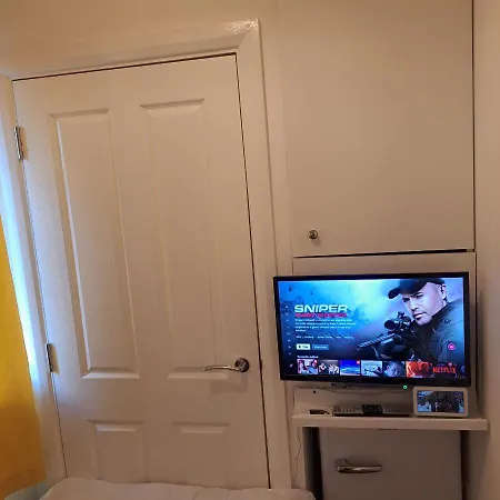 Lovely And Modern Groundfloor 1 Single Bedroom With Netflix, Tea/coffee/biscuits