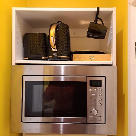 招待所 Lovely And Modern Groundfloor 1 Single Bedroom With Netflix, Tea/coffee/biscuits 布里斯托