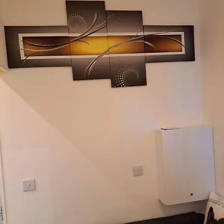 Pensjonat Lovely And Modern Groundfloor 1 Single Bedroom With Netflix, Tea/coffee/biscuits *