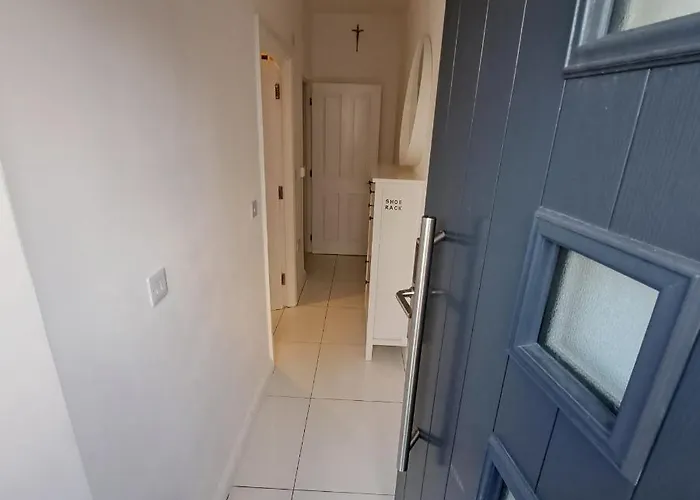 Pensjonat Lovely And Modern Groundfloor 1 Single Bedroom With Netflix, Tea/coffee/biscuits Bristol