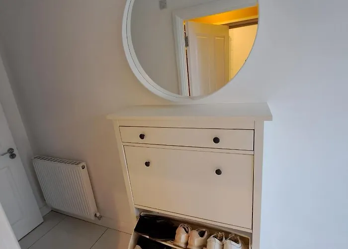 Gæstehus Lovely And Modern Groundfloor 1 Single Bedroom With Netflix, Tea/coffee/biscuits Bristol