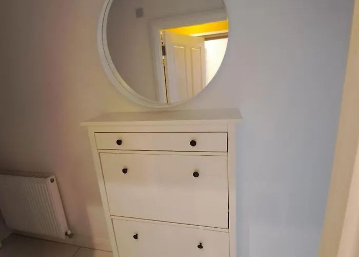 Lovely And Modern Groundfloor 1 Single Bedroom With Netflix, Tea/coffee/biscuits Bristol