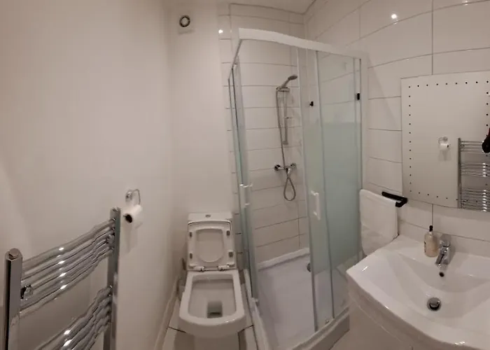 Lovely And Modern Groundfloor 1 Single Bedroom With Netflix, Tea/coffee/biscuits Pensjonat