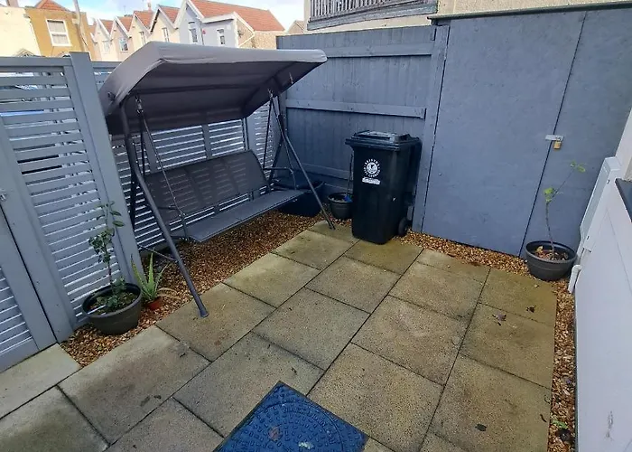 Gæstehus Lovely And Modern Groundfloor 1 Single Bedroom With Netflix, Tea/coffee/biscuits Bristol