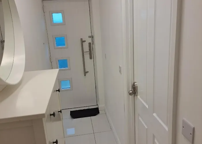 Pensionat Lovely And Modern Groundfloor 1 Single Bedroom With Netflix, Tea/coffee/biscuits *