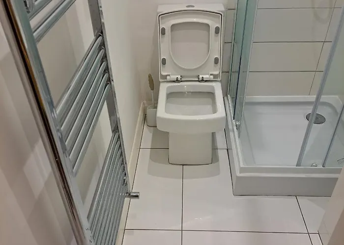 Gæstehus Lovely And Modern Groundfloor 1 Single Bedroom With Netflix, Tea/coffee/biscuits Bristol