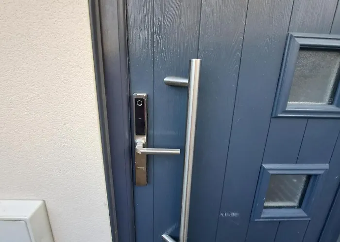 Pensionat Lovely And Modern Groundfloor 1 Single Bedroom With Netflix, Tea/coffee/biscuits Bristol