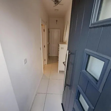 Affittacamere Lovely And Modern Groundfloor 1 Single Bedroom With Netflix, Tea/coffee/biscuits Bristol