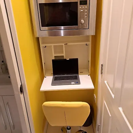 Vendégház Lovely And Modern Groundfloor 1 Single Bedroom With Netflix, Tea/coffee/biscuits *