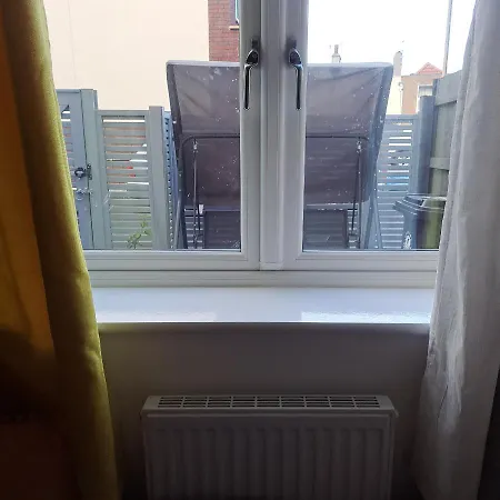 Lovely And Modern Groundfloor 1 Single Bedroom With Netflix, Tea/coffee/biscuits * Бристоль