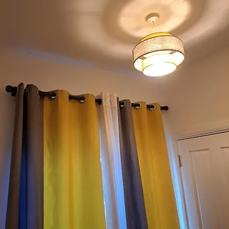 Lovely And Modern Groundfloor 1 Single Bedroom With Netflix, Tea/coffee/biscuits