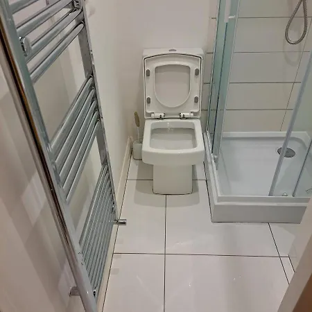 Pensión Lovely And Modern Groundfloor 1 Single Bedroom With Netflix, Tea/coffee/biscuits Bristol