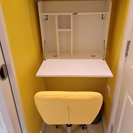 Lovely And Modern Groundfloor 1 Single Bedroom With Netflix, Tea/coffee/biscuits Bristol