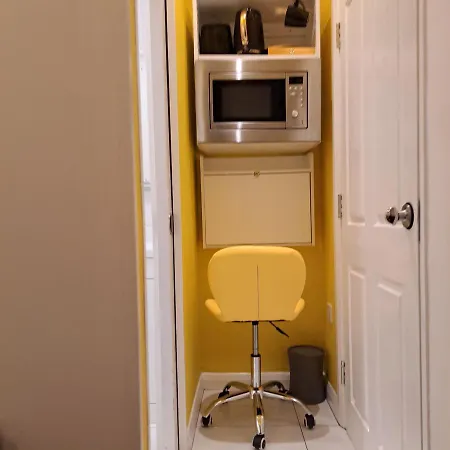 Lovely And Modern Groundfloor 1 Single Bedroom With Netflix, Tea/coffee/biscuits Affittacamere Bristol