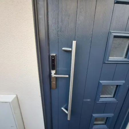 Pensión Lovely And Modern Groundfloor 1 Single Bedroom With Netflix, Tea/coffee/biscuits Bristol