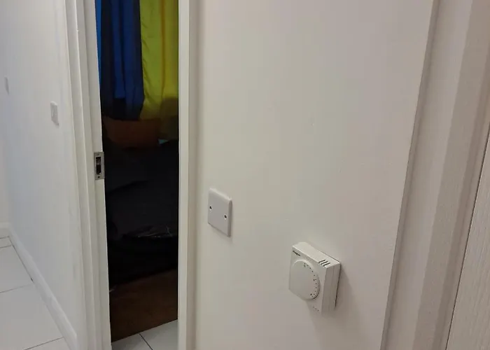 Lovely And Modern Groundfloor 1 Single Bedroom With Netflix, Tea/coffee/biscuits * Bristol