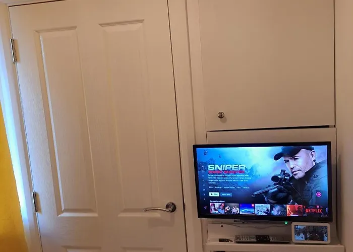 Lovely And Modern Groundfloor 1 Single Bedroom With Netflix, Tea/coffee/biscuits