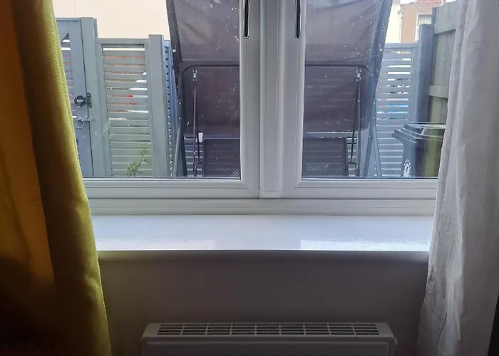 Lovely And Modern Groundfloor 1 Single Bedroom With Netflix, Tea/coffee/biscuits * Бристоль