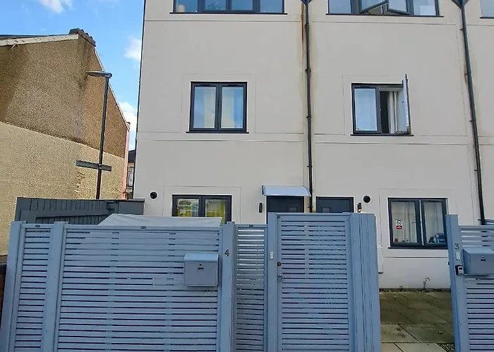 Lovely And Modern Groundfloor 1 Single Bedroom With Netflix, Tea/coffee/biscuits ゲストハウス