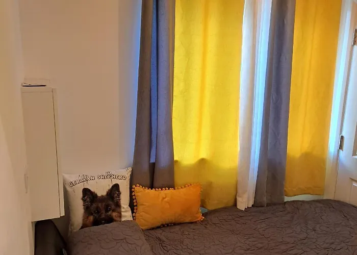 Гостьовий будинок Lovely And Modern Groundfloor 1 Single Bedroom With Netflix, Tea/coffee/biscuits